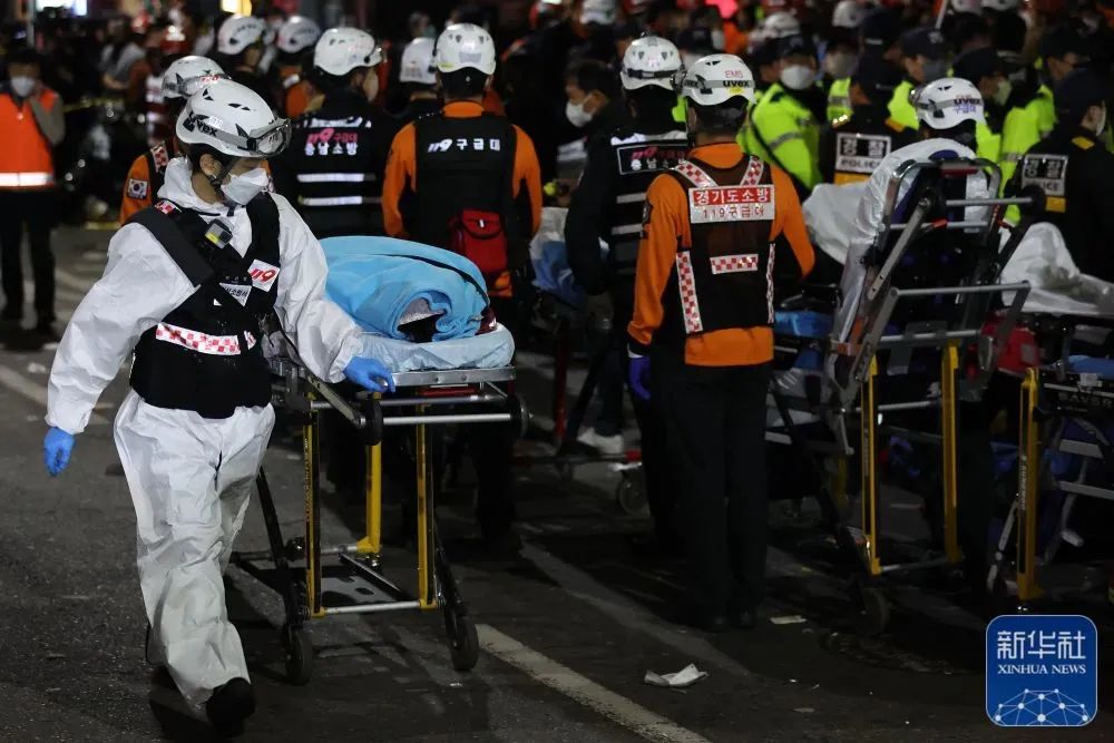 韩国万圣节踩踏事件的原因是什么,韩国万圣节踩踏事件有中国人吗