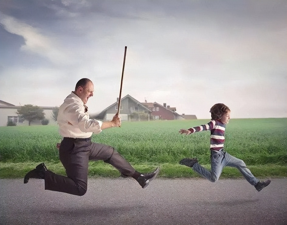 女大学生抱怨父母偷喝矿泉水,女大学生买了一箱矿泉水