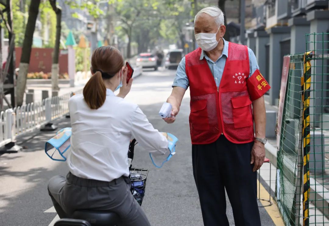 新时代，我们这样学雷锋！