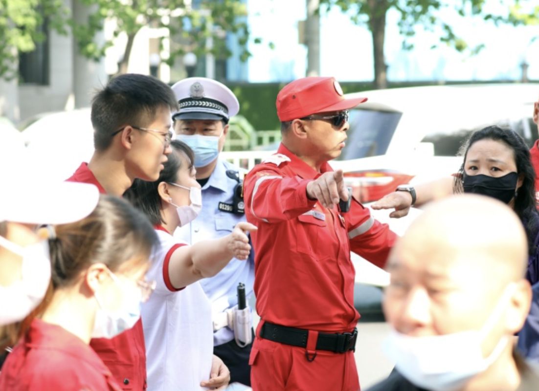 高考进行时这些画面令人动容,今天高考加油的图片