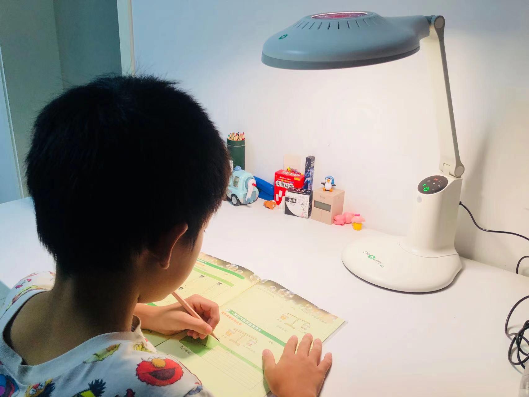 护眼台灯学习防蓝光专用测评,防近视台灯护眼学习灯