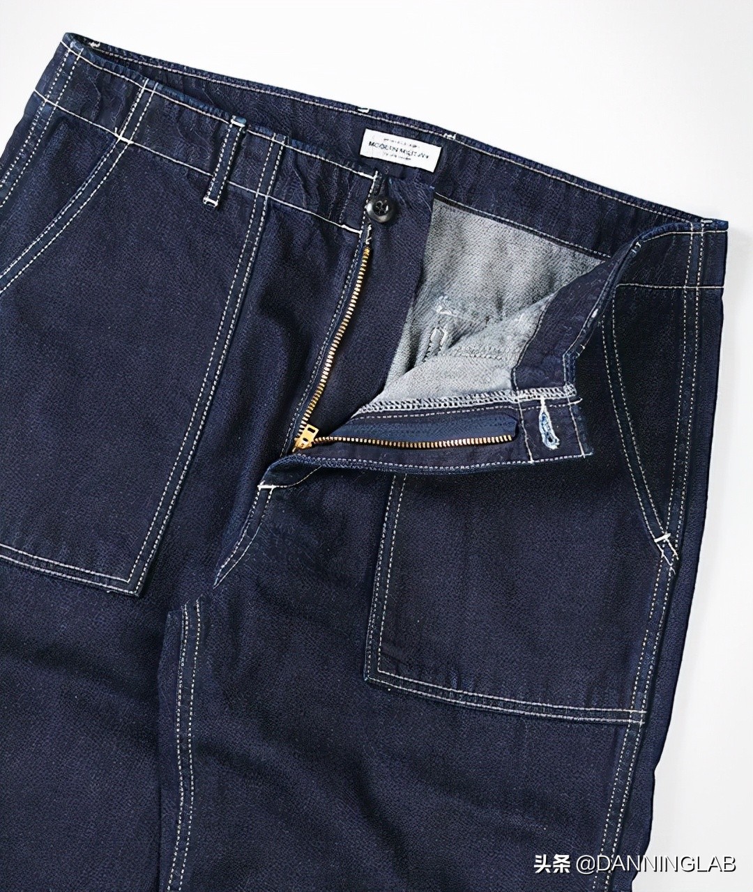 2022年冬季最流行的男装牛仔裤,今年流行的牛仔裤男装