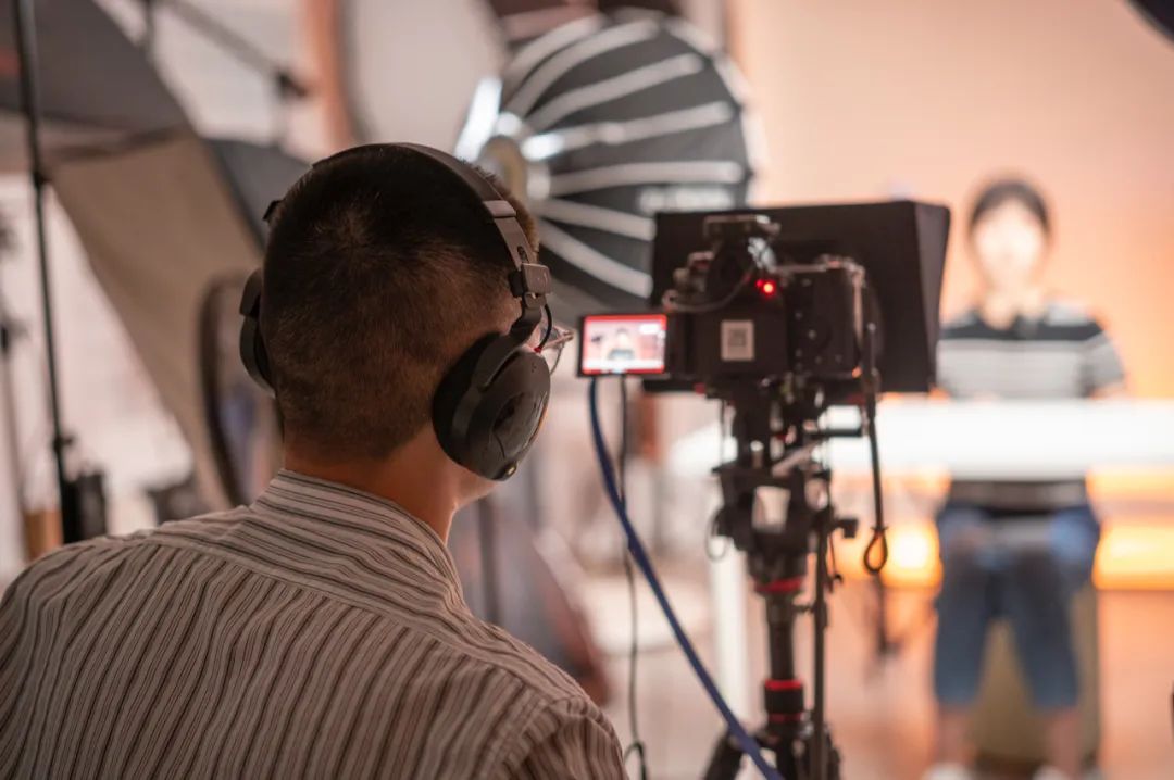 罗德麦克风一拖二监听使用方法,罗德麦克风日常使用