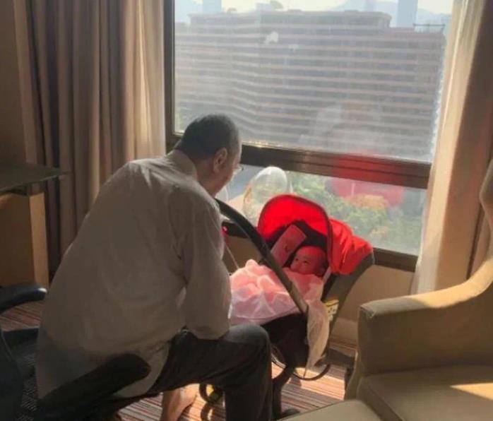 刘诗昆与孙颖及小孩合影,刘诗昆孙颖感情经历