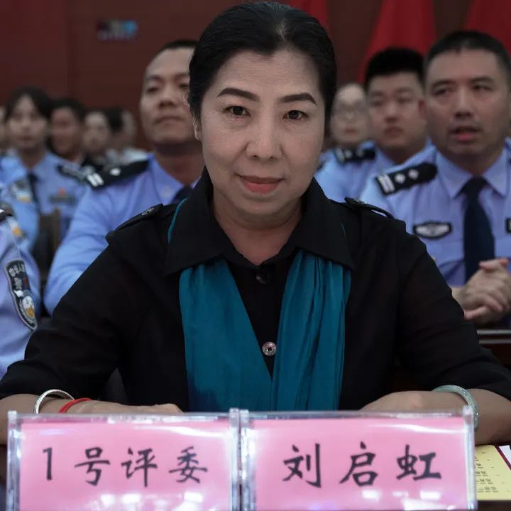 以深情的歌声向党的生日献礼,嘹亮的歌声向党献礼