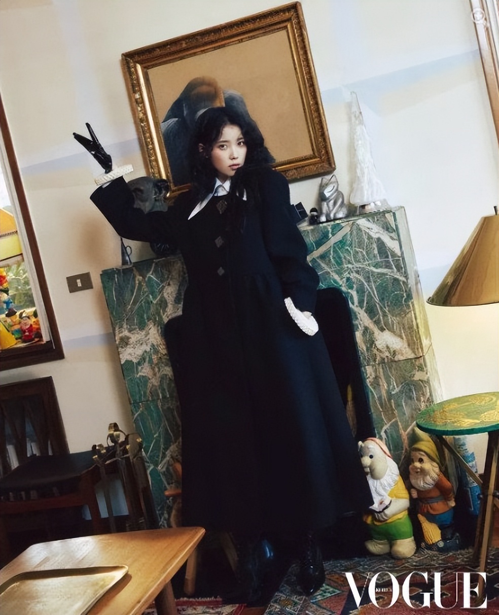 女神私下是小吃货！IU开箱GUCCI爱包随身物品太亲民