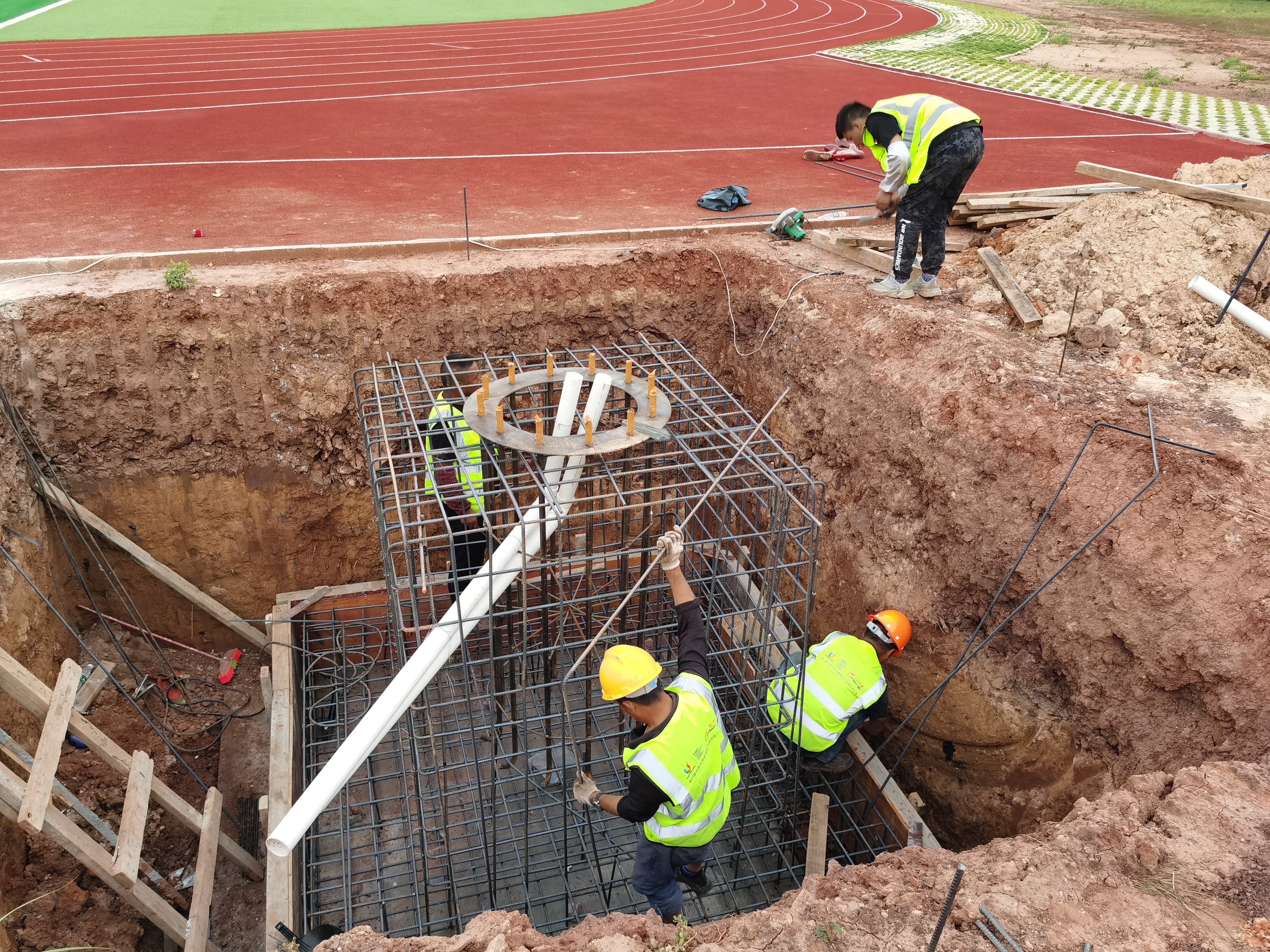 七大洲足球场案例│汗洒绿茵球场，点亮战士风采