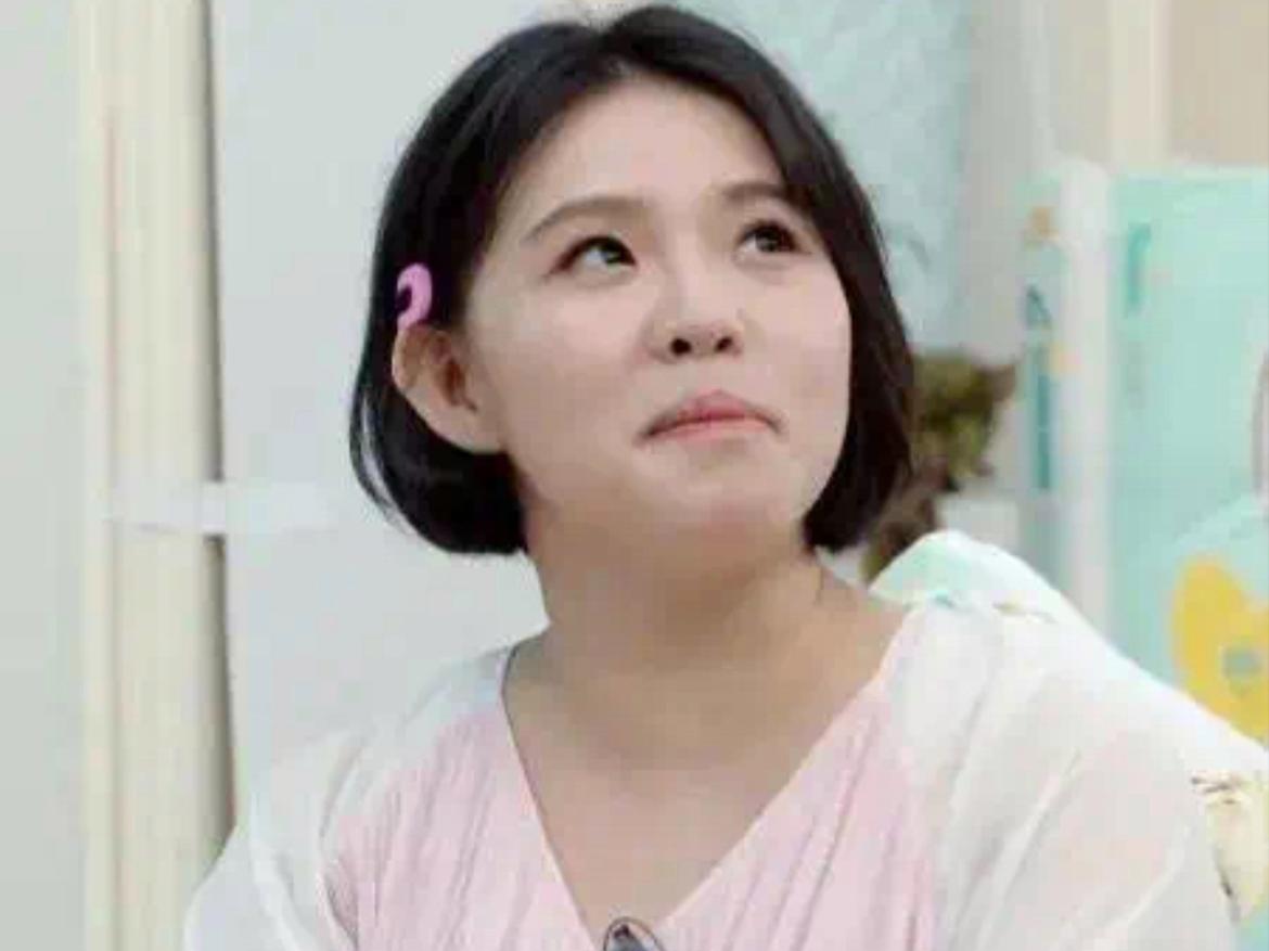 谢依霖讲述水中分娩,谢依霖给孩子剪脐带