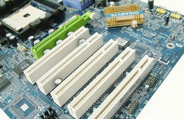 电脑重装系统进不了桌面什么原因,电脑插入u盘开机进不了重装系统