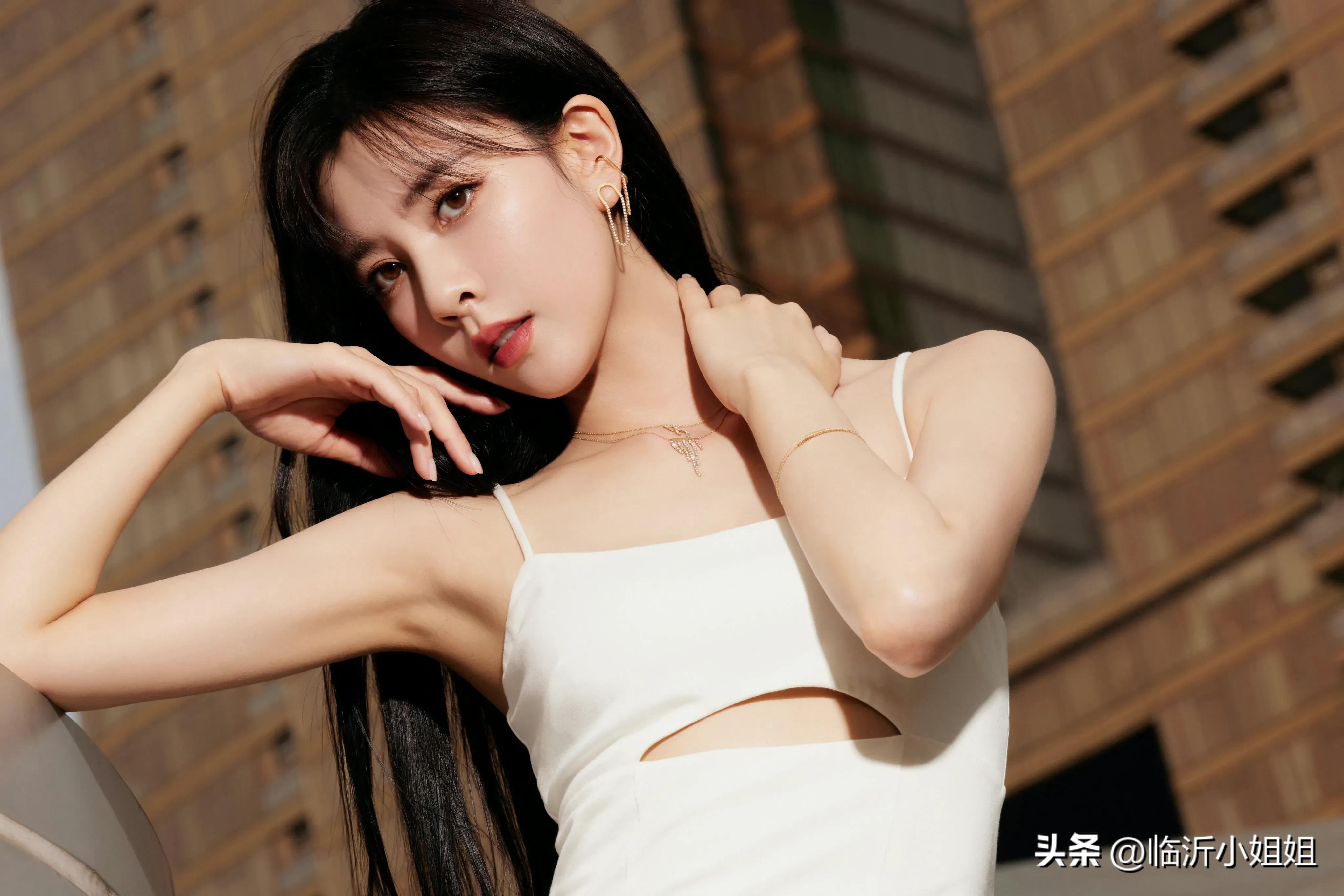 宋妍霏居家氛围感写真,宋妍霏时髦靓丽写真图片