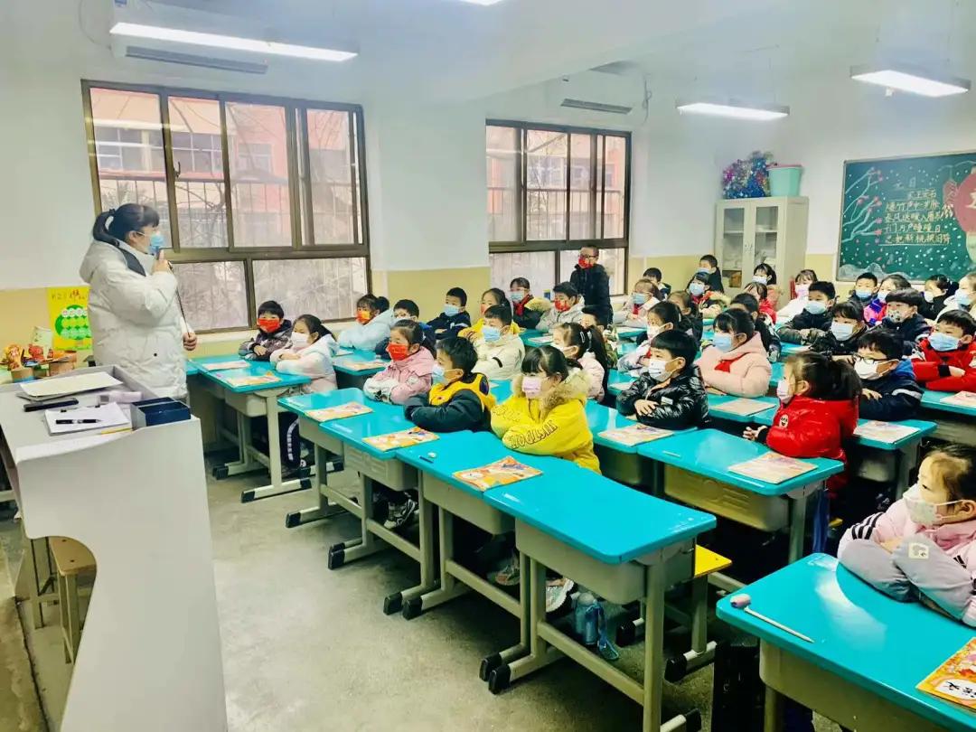 理想扬风帆奋斗向未来—郑州市中原区汝河新区小学开学第一课特写