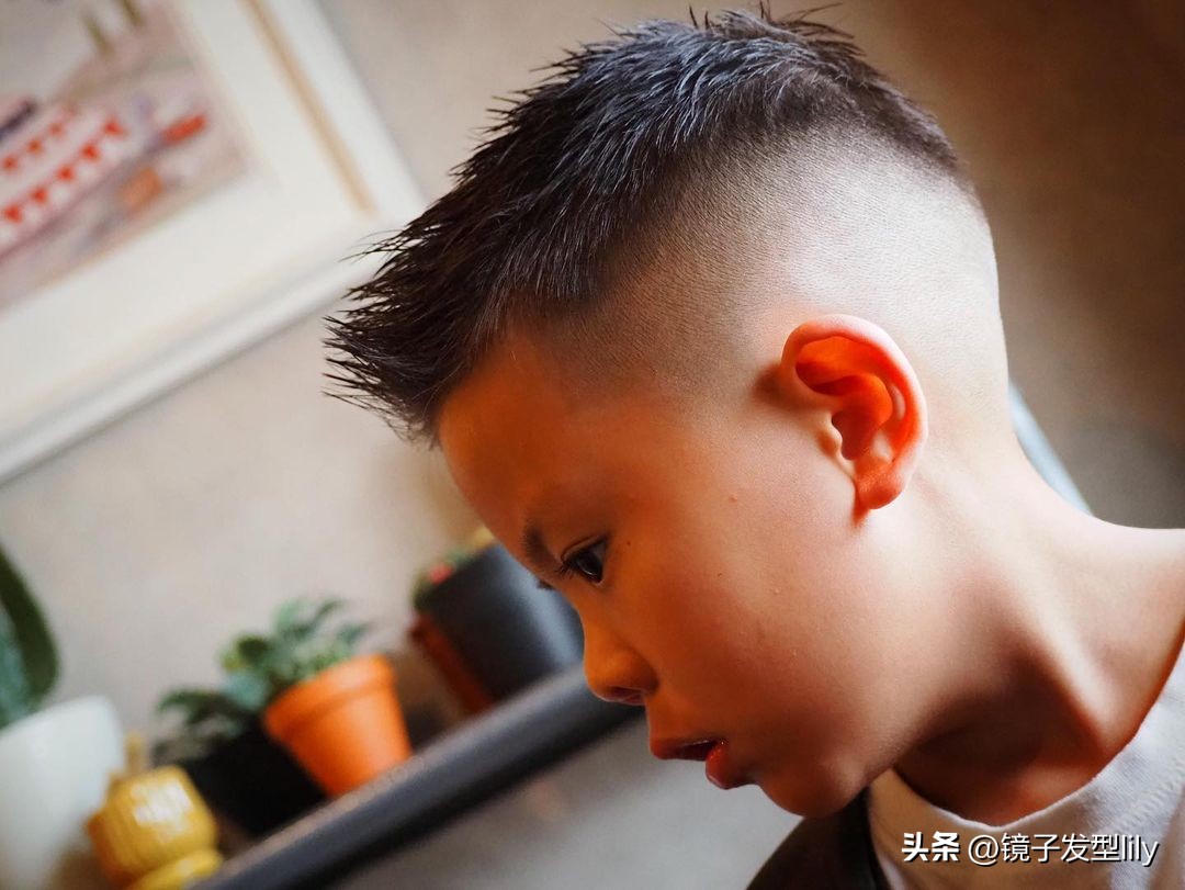 好看的发型小男孩又简单又帅,最帅气的小男孩发型19款