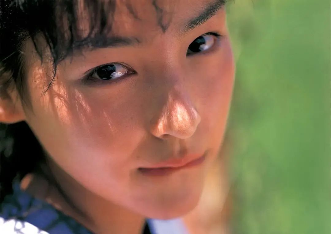 她出道那么多年竟然都不红,她出道25年却一直不火