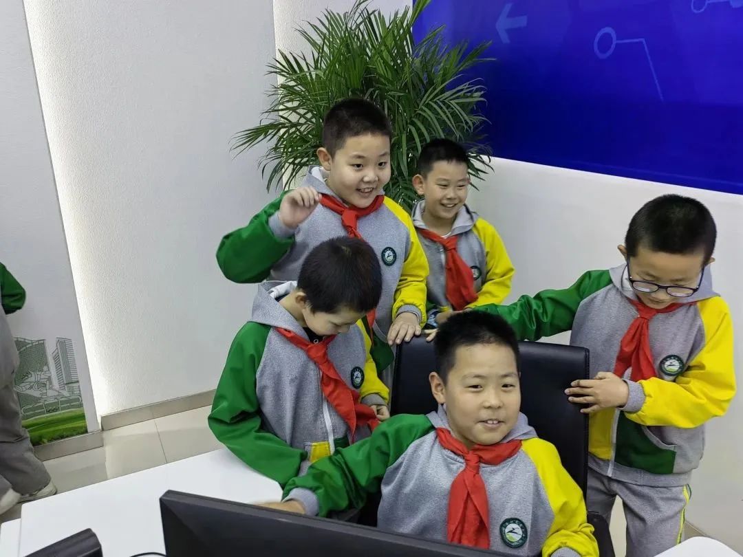 包头市包钢实验二小·体验税收时空之旅，我是小小“税”法宣传员