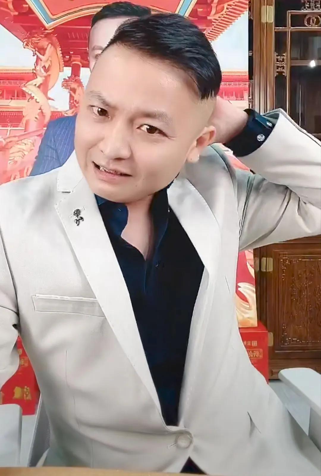 死磕辛巴辛有志！二子爷宣布新品发布会，向快手风向标看齐