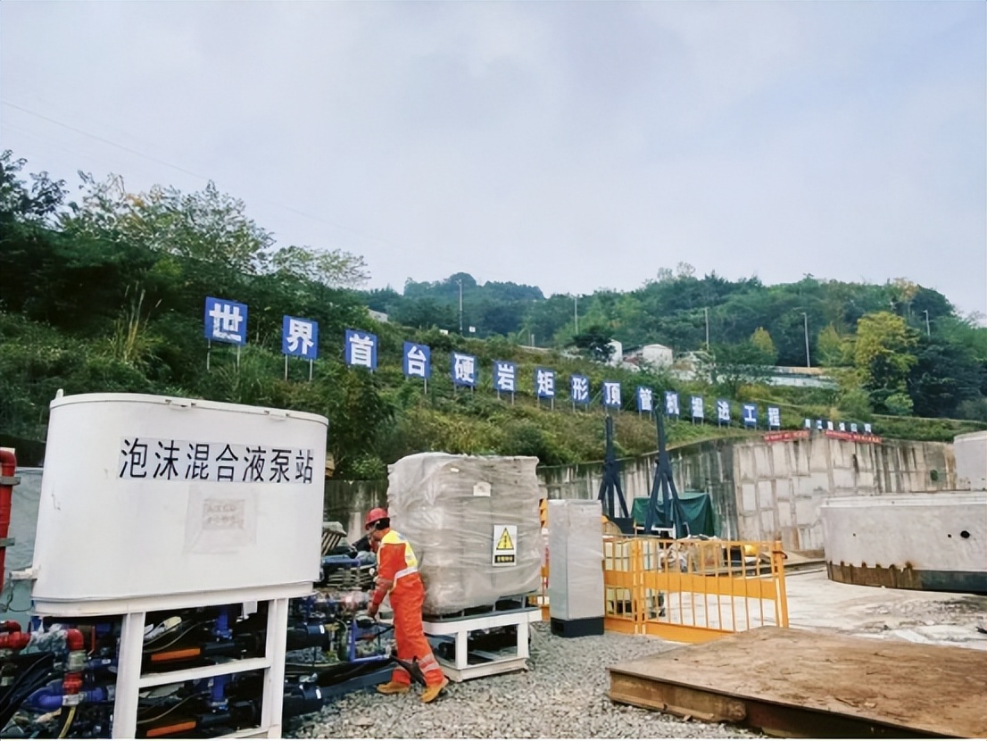 龙兴足球场遛一圈,2022渝北区龙兴足球场视频