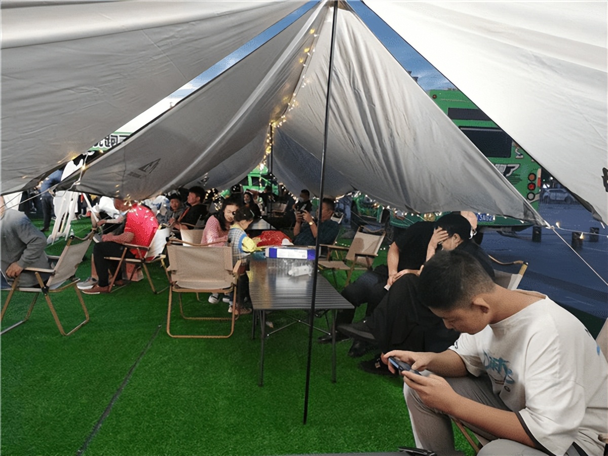 露营、市集、快闪！彩票沉浸式玩转时下流行元素