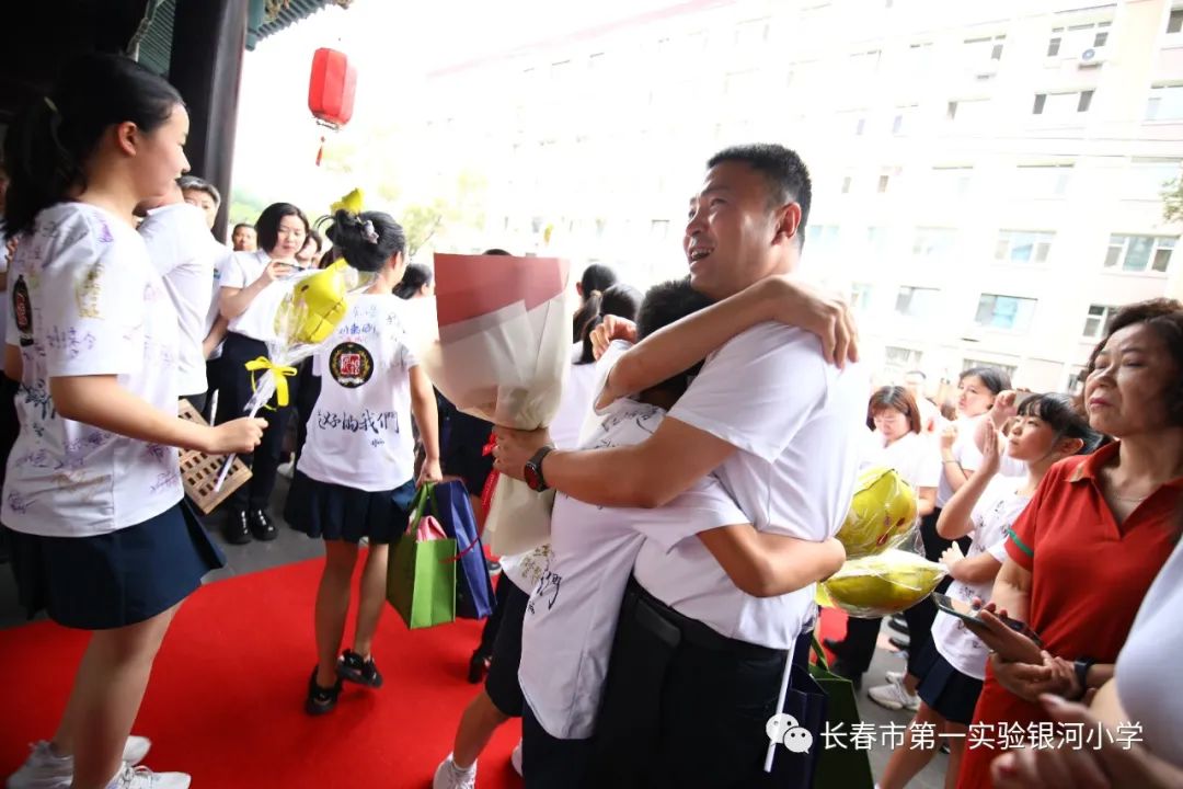 小学毕业典礼的超燃视频,最棒的小学毕业典礼