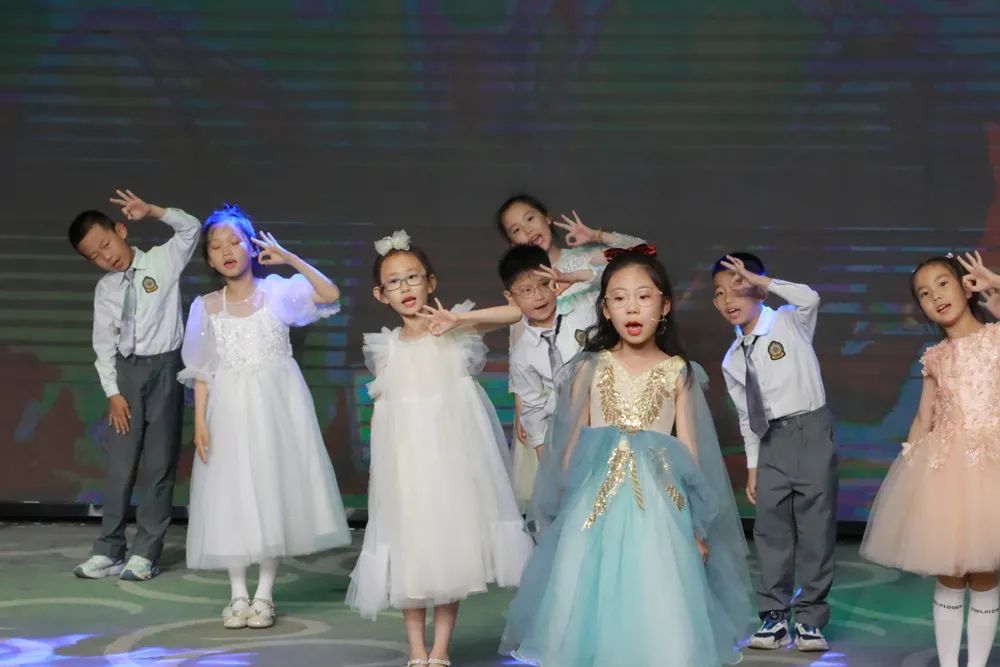 大同市大成双语学校初一18班,大同大成双语学校初一