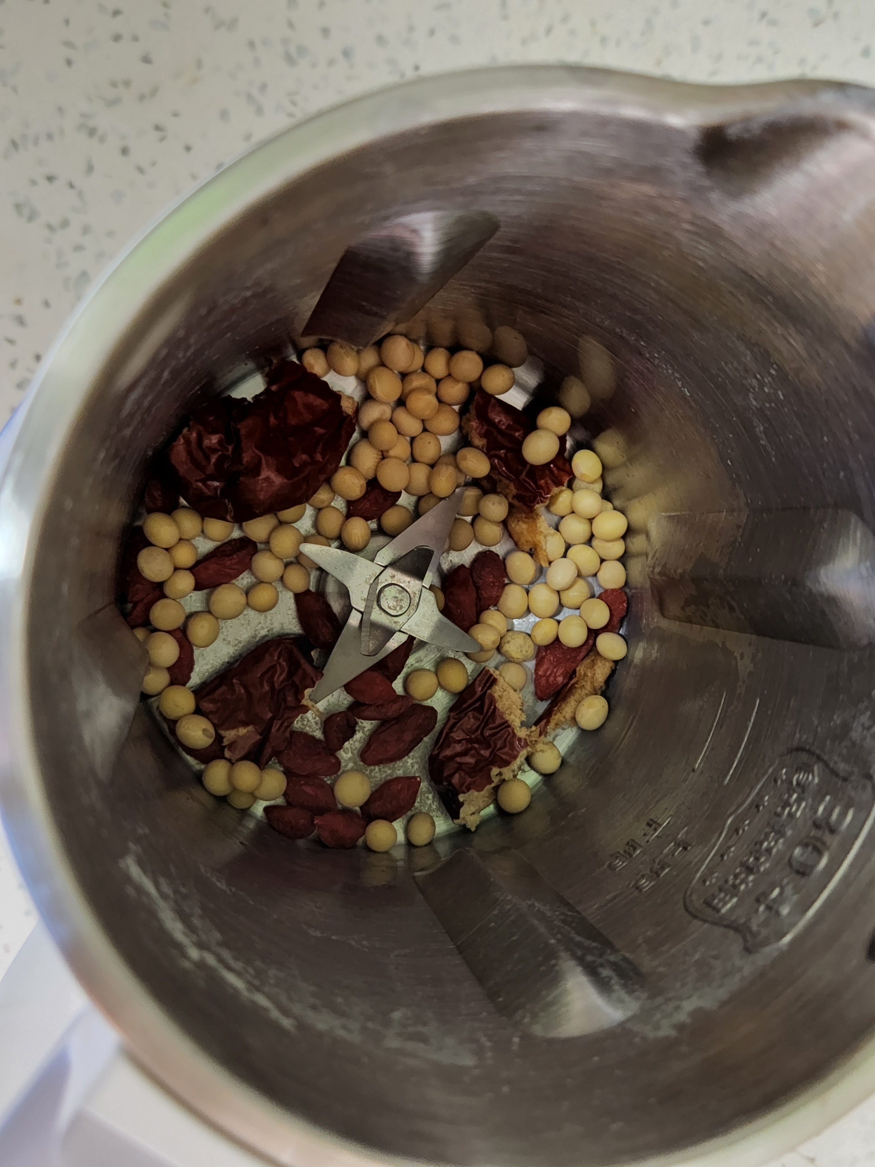 小熊和大宇哪个小型破壁豆浆机好,秋冬厨房新宠大宇云暮破壁豆浆机