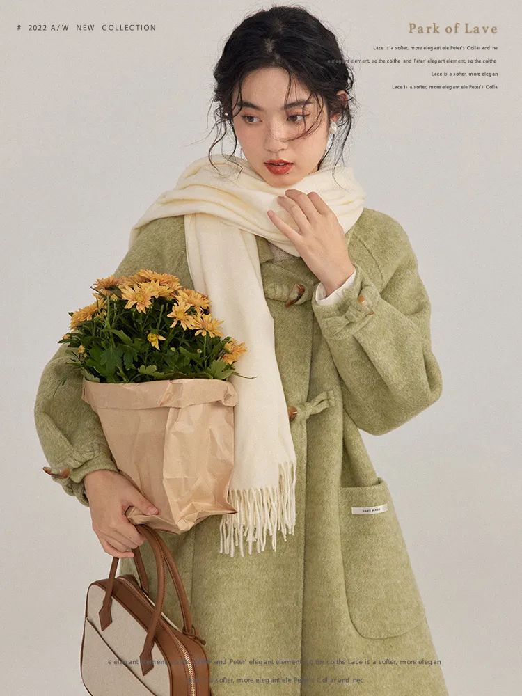 牛角扣大衣穿搭高级感小个子,牛角扣大衣如何穿出年轻高级感