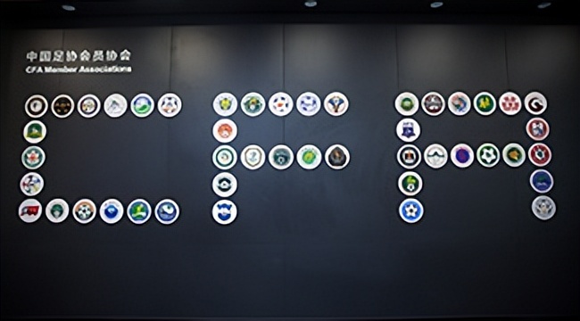 中国足协下设30个正处级机构,足协内部现共有18个部门