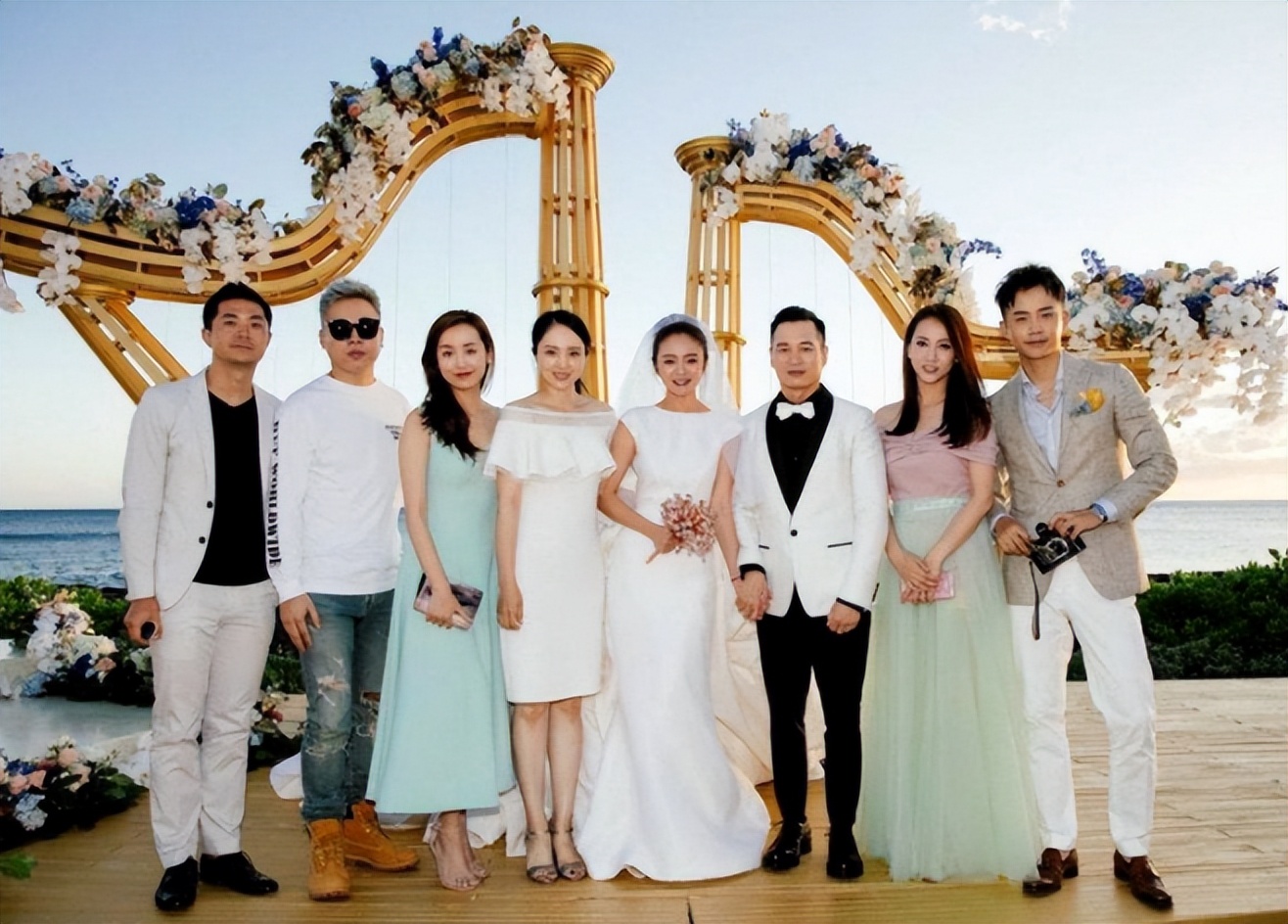 假装高贵、喜欢炫富、爱傍富豪，这些台湾女星活该没有好下场