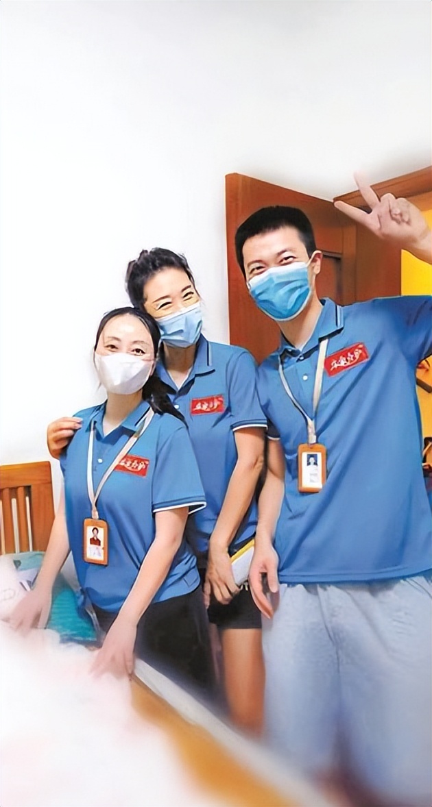 女人免费给老人做保姆,陕南女孩免费帮老人