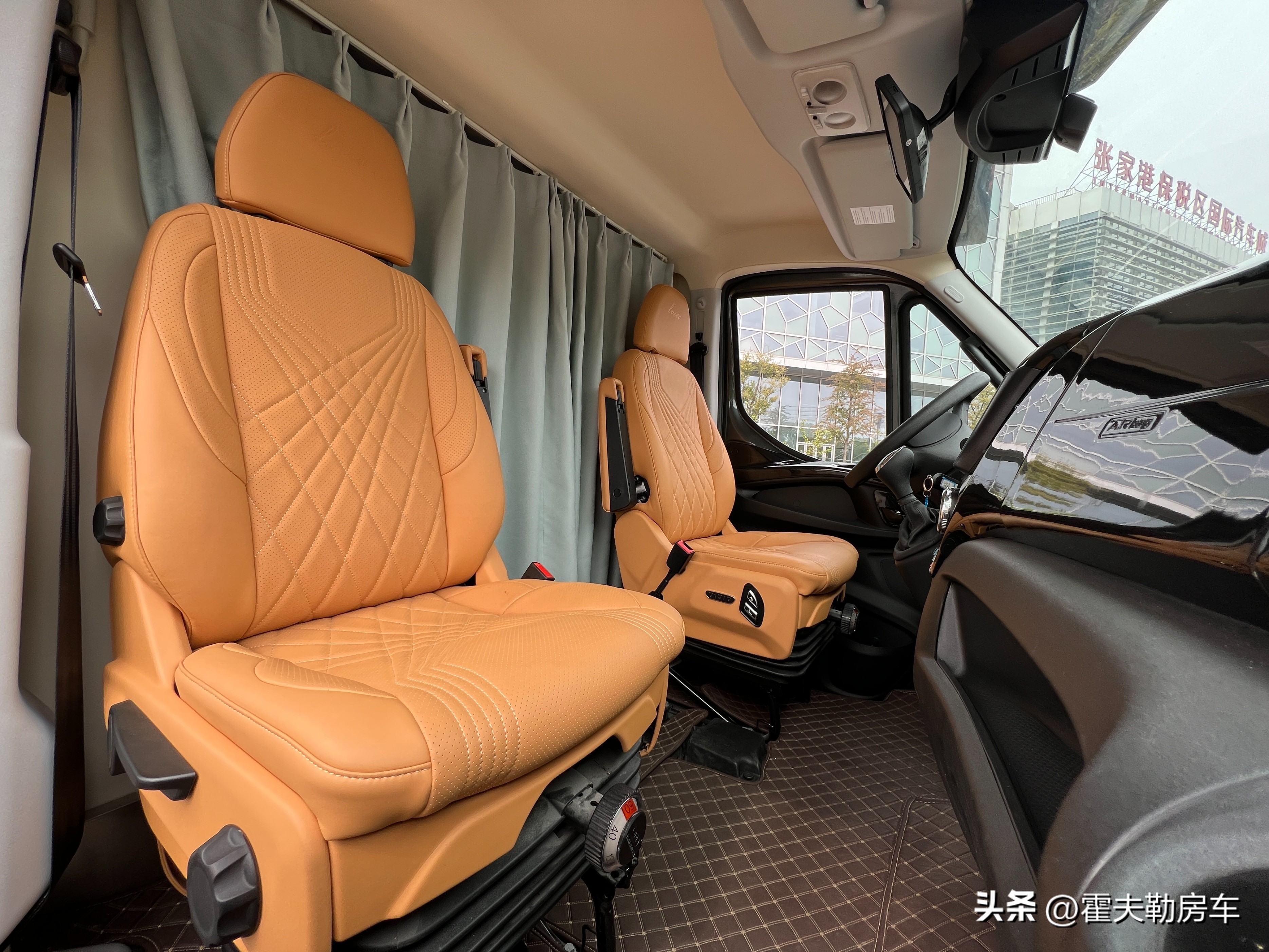 霍夫勒房车勇者天穹多少钱,试驾国内首款硬升降顶房车