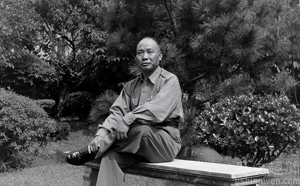 1957年，一数学老师突然被捕，公安问：你还记得被枪毙的银元犯吗