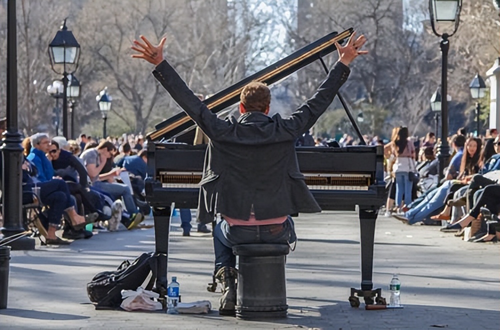 自学钢琴用手卷钢琴靠谱吗,买钢琴应该买电子钢琴还是手卷琴