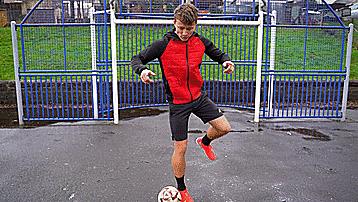 地面花式足球,花式足球技巧之地面舞蹈