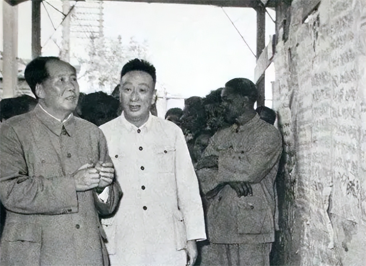 柯庆施任上海市长，被*员复**军人拦车，柯庆施：放开他，诉状收过来