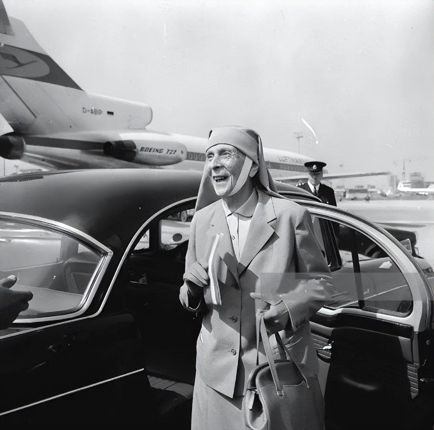 菲利普亲王的苦命母亲,菲利普亲王苦命却伟大的母亲