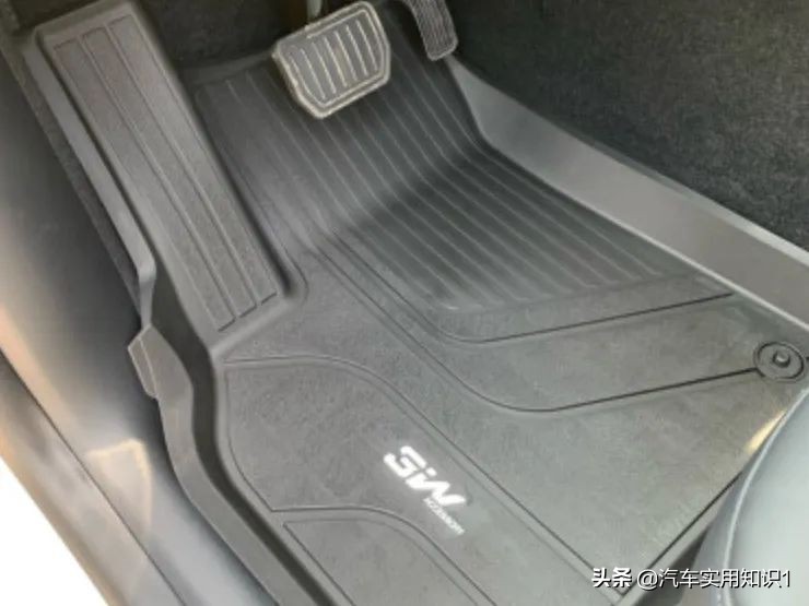汽车什么材质的脚垫比较好,新车买什么脚垫比较好