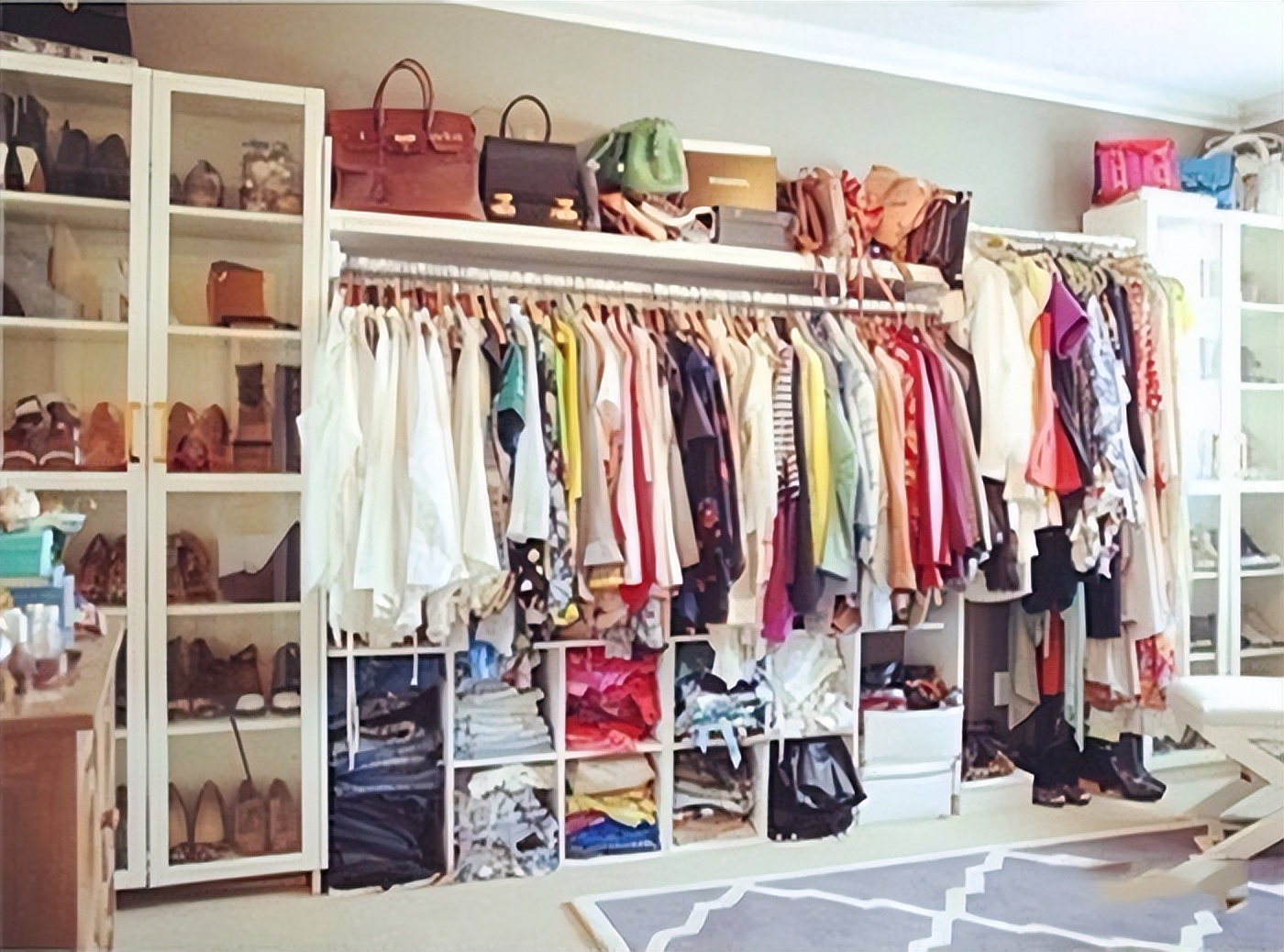 32个名媛拼单*袜丝**，集体感染脚气这事，撕下“名媛”虚荣的遮羞布