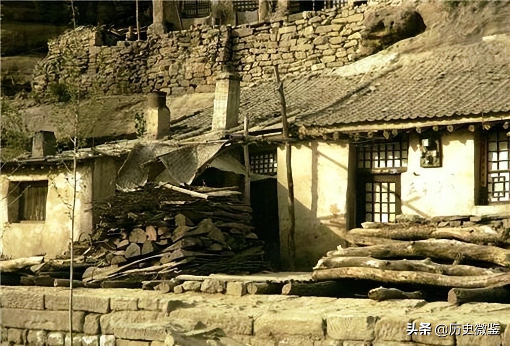 浙江女孩瞒着爸妈，寻找养父母12年，跪养母坟前嚎啕大哭：来晚了