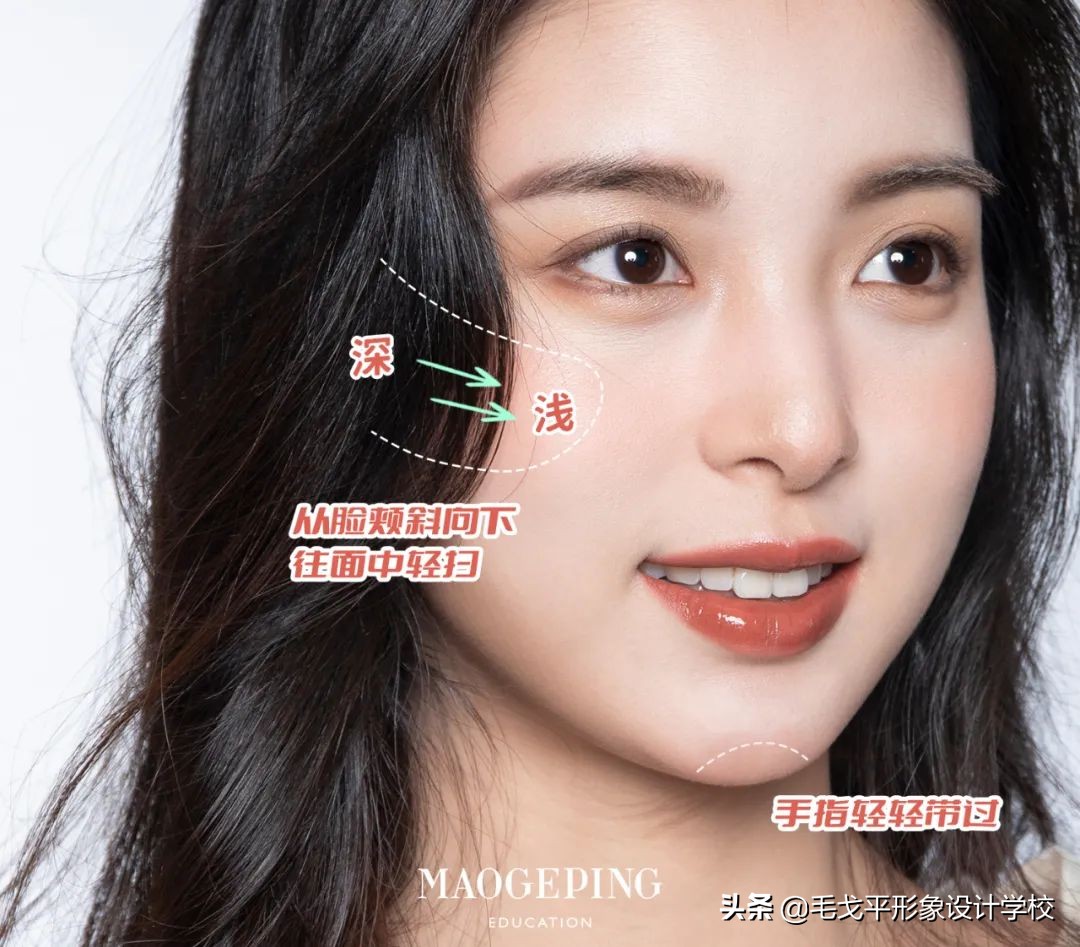 适合新手的腮红推荐教程,新手必学的四种腮红修容