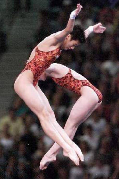 周继红奥运冠军视频,周继红第一届跳水冠军