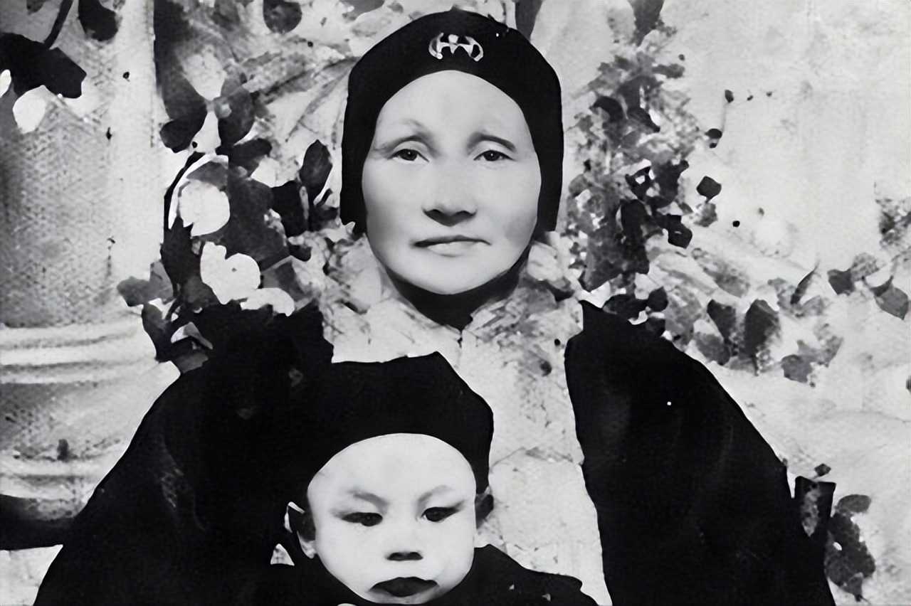 蒋介石有多风流？贴身秘书晚年透露真相，宋美龄做法令人叫绝