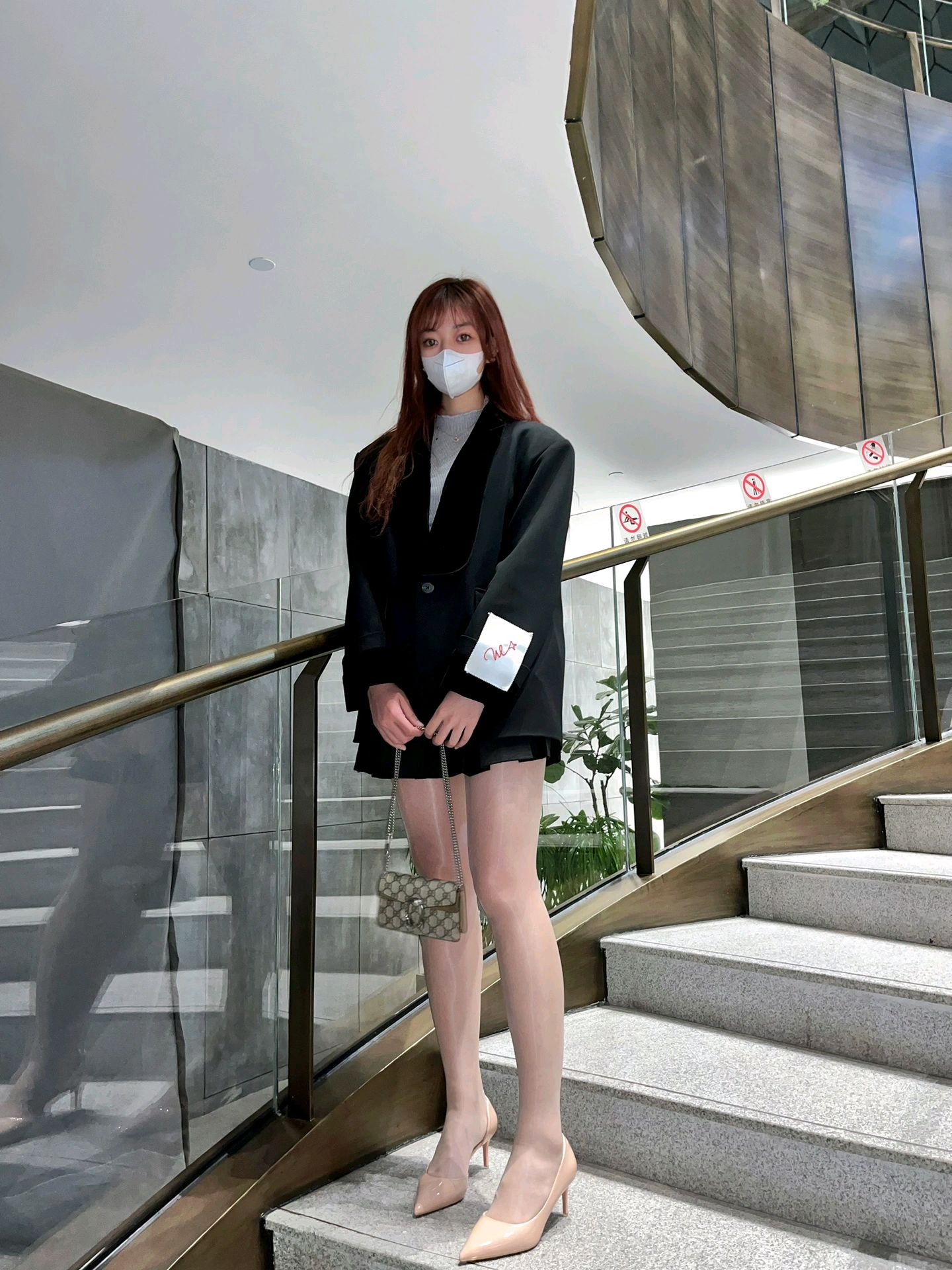 闺蜜钟情于油亮*袜丝**，今天终于知道原因了