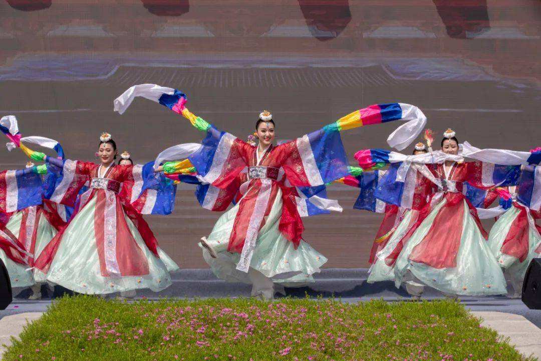 朝鲜和韩国的文字、语言是一样的吗