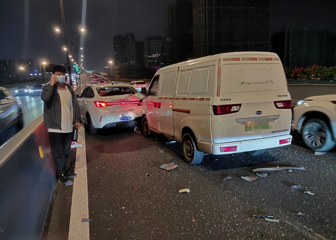 刚买的新车撞了怎么办,如果撞了新车怎么处理才不吃亏