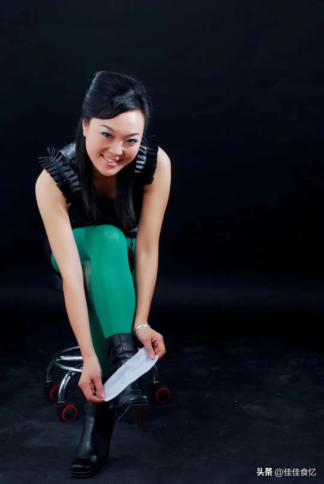 阿里巴巴网商代言人邓秀菊高价认购《红尘情歌》高安数字签名照