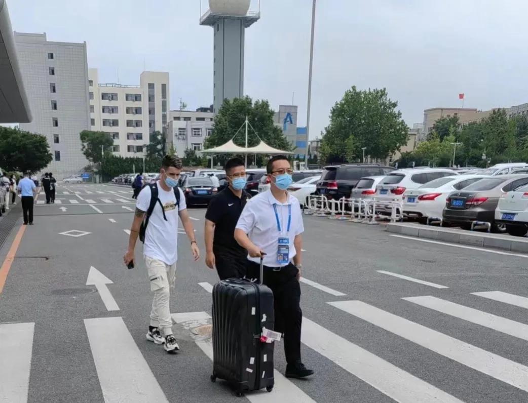 中国足球路在何方图片,中国足迹足球