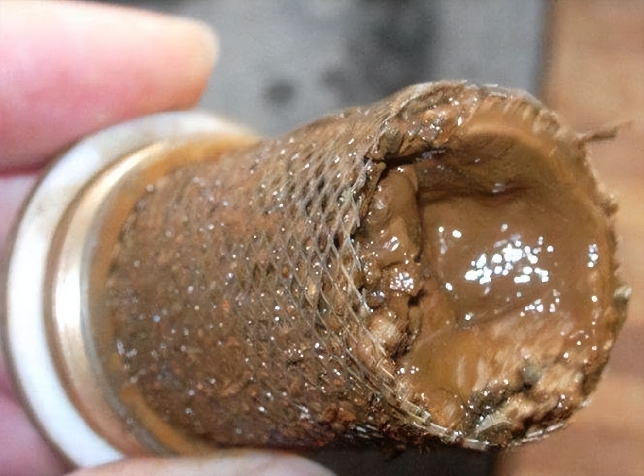 不供暖的时候地热阀用关吗,不供暖了暖气片关掉还是开着