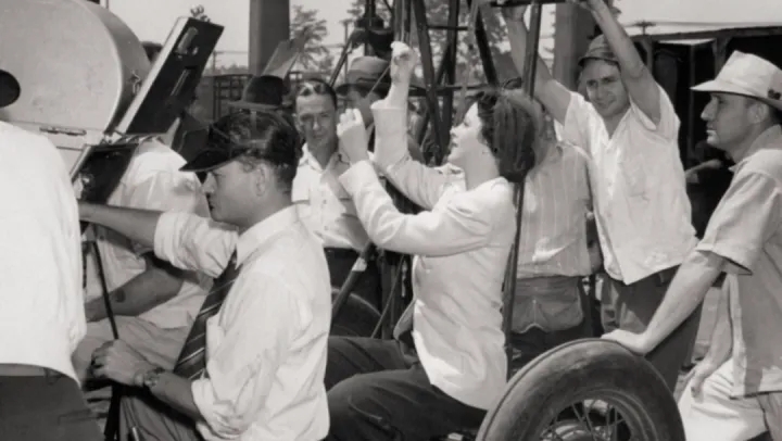 她是好莱坞第一位*星艳**，3.5亿卖出一个吻，却发明WiFi震惊世界