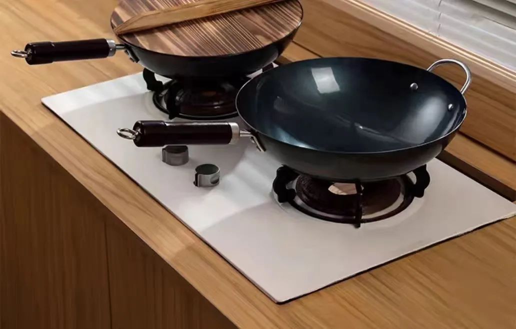 新买的铁锅怎么做以后才会不粘锅,刚买的铁锅怎么用才不粘锅