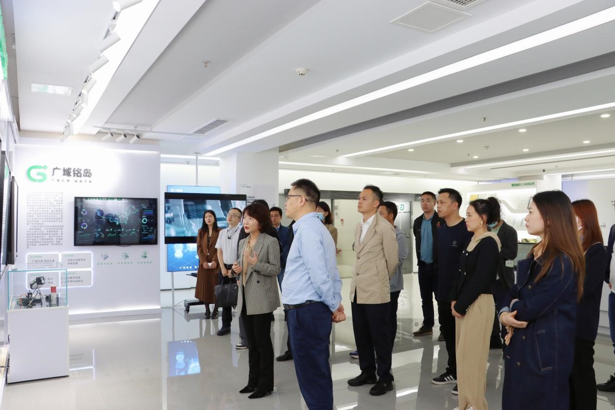 工业互联网成渝行成都市经信系统及企业代表走进广域铭岛