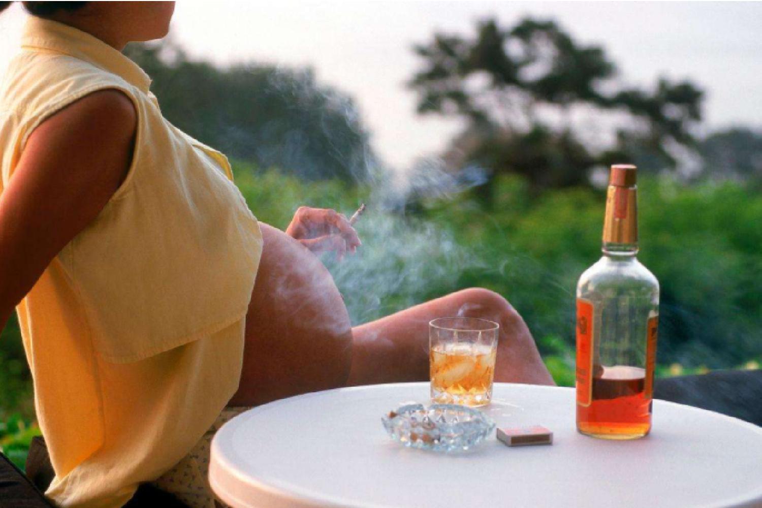 偷偷吃冰激凌的孕妇,怀孕两个月吃冰激凌有什么影响